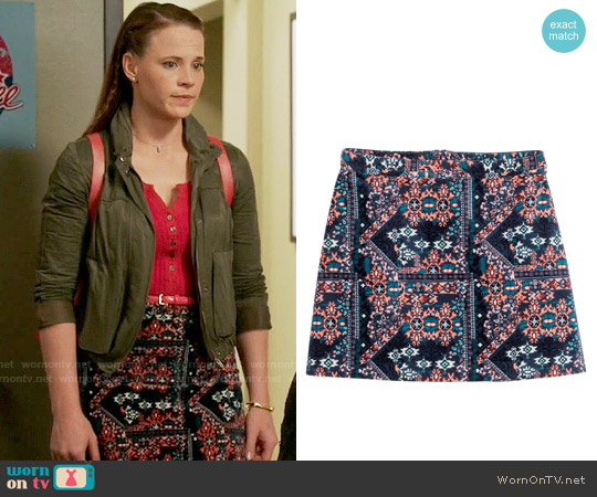 H&M Patterned Velvet Skirt in Dark Blue / Patterned worn by Daphne Vasquez (Katie Leclerc) on Switched at Birth
