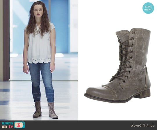 Steve Madden Troopa Boot in Stone worn by Hannah Baker (Katherine Langford) on 13 Reasons Why
