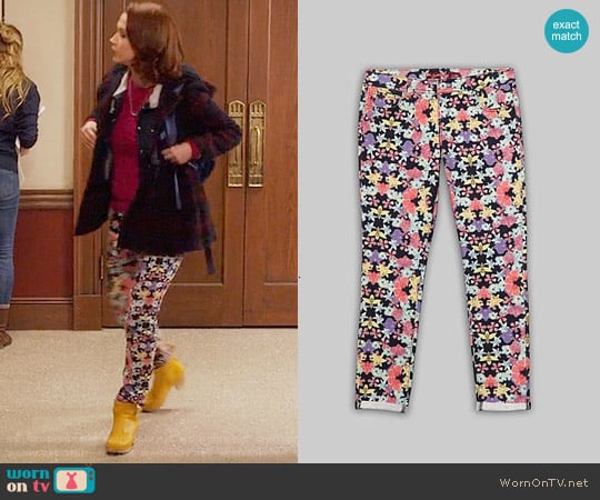 Bongo Jeans Floral Skinny Jeans worn by Kimmy Schmidt (Ellie Kemper) on Unbreakable Kimmy Schmidt