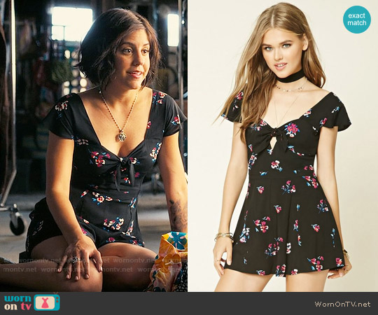 Forever 21 Sweetheart Floral Romper worn by Annie (Ellie Reed) on Girlboss