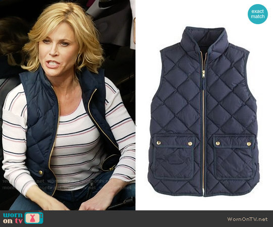 J.Crew Excursion Quilted Down Vest in Navy worn by Claire Dunphy (Julie Bowen) on Modern Family