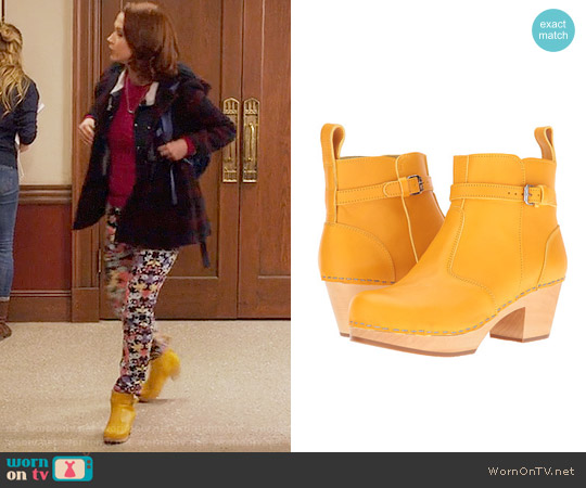 Swedish Hasbeens Jodhpur Boots in Warm Yellow worn by Kimmy Schmidt (Ellie Kemper) on Unbreakable Kimmy Schmidt