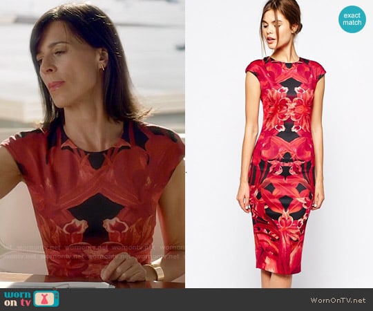 Ted Baker Midi Dress in Jungle Orchid Print worn by Nina Devon (Perrey Reeves) on Famous in Love