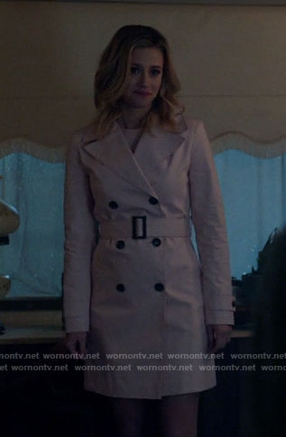 Betty’s pink trench coat on Riverdale