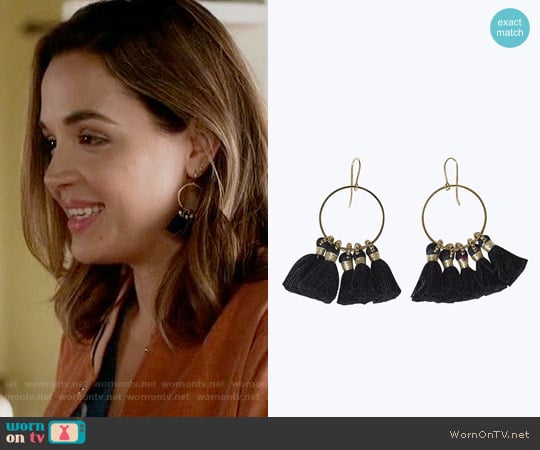 Bluma Project Shiloh Earrings in Black worn by Cassandra (Georgie Flores) on Famous in Love