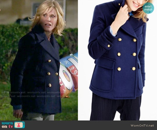 J.Crew Collection cashmere Majesty peacoat worn by Claire Dunphy (Julie Bowen) on Modern Family