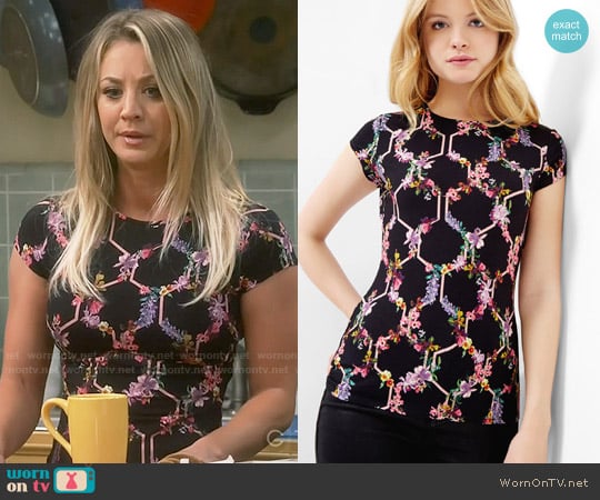 Ted Baker Lost Garden Fitted T-shirt worn by Penny Hofstadter (Kaley Cuoco) on The Big Bang Theory