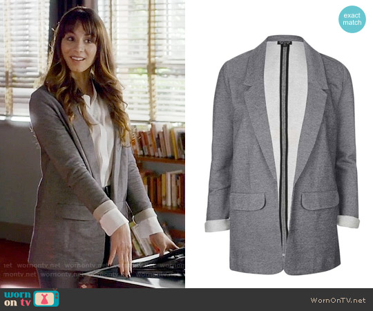 Topshop Emery Tonic Oversized Boyfriend Blazer worn by Spencer Hastings (Troian Bellisario) on Pretty Little Liars