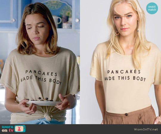 Wildfox Grand Slam Manchester Tee in Sand Castle worn by Cassandra (Georgie Flores) on Famous in Love