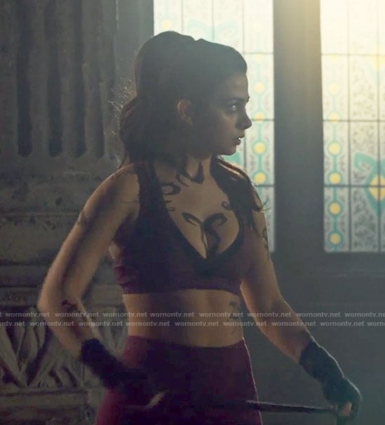 Isabelle’s purple sports bra and leggings on Shadowhunters