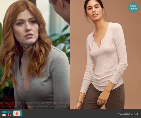 Tna Tenno T-shirt worn by Clary Fray (Katherine McNamara) on Shadowhunters