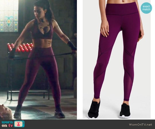 Victorias Secret VSX Sport Knockout Tight Yoga Leggings worn by Isabelle Lightwood (Emeraude Toubia ) on Shadowhunters