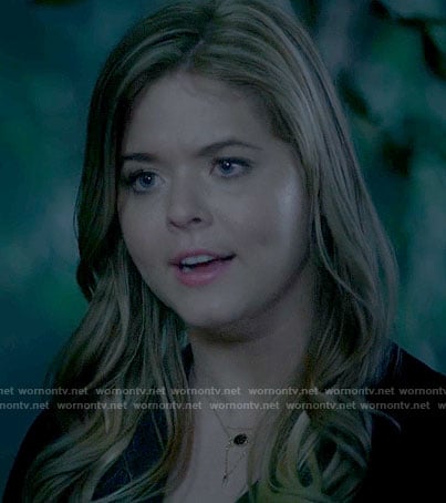 Ali’s necklace on Pretty Little Liars