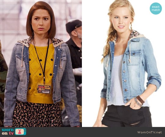 American Rag Denim Jacket with Detachable Hood worn by Kimmy Schmidt (Ellie Kemper) on Unbreakable Kimmy Schmidt