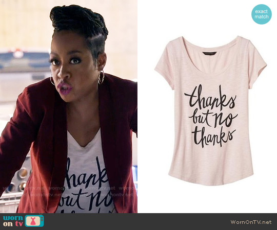 Banana Republic Graphic Scoop Neck Tee worn by Mo Evans (Tichina Arnold) on Daytime Divas
