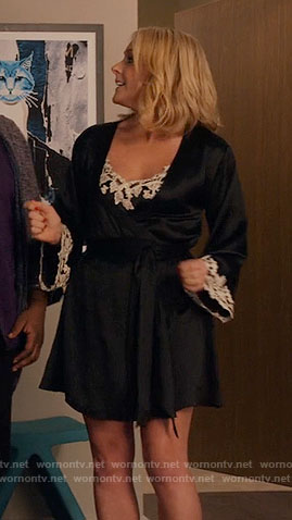 Jacqueline’s black slip and robe with white lace on Unbreakable Kimmy Schmidt