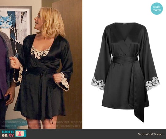 La Perla Maison Robe worn by Jacqueline Voorhees (Jane Krakowski) on Unbreakable Kimmy Schmidt