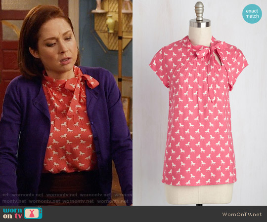 Up, Up and Amaze Top in Unicorns from Modcloth worn by Kimmy Schmidt (Ellie Kemper) on Unbreakable Kimmy Schmidt