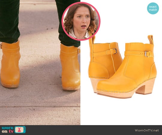 Swedish Hasbeens Jodhpur Boots in Warm Yellow worn by Kimmy Schmidt (Ellie Kemper) on Unbreakable Kimmy Schmidt
