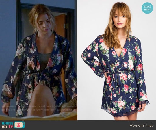 Wildfox Gypsy Rose Robe worn by Hanna Marin (Ashley Benson) on Pretty Little Liars