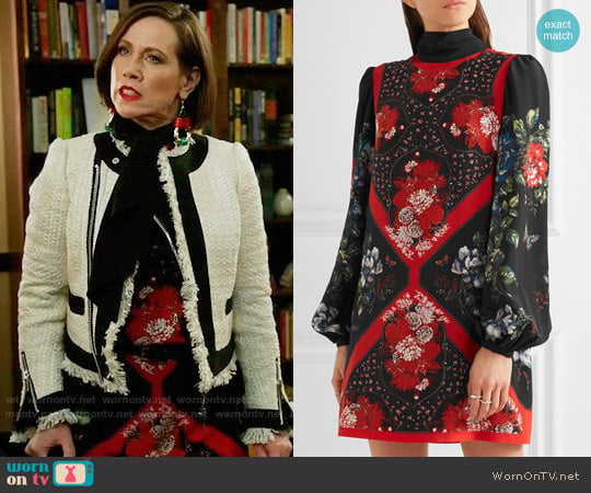 Alexander McQueen Printed silk crepe de chine mini dress worn by Diana Trout (Miriam Shor) on Younger