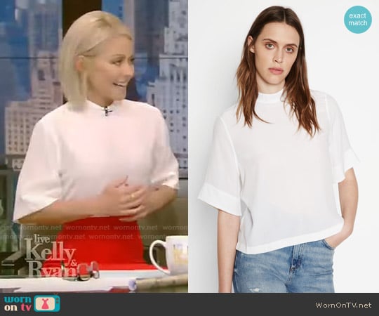 Equipment Benton Top worn by Kelly Ripa on Live with Kelly and Mark