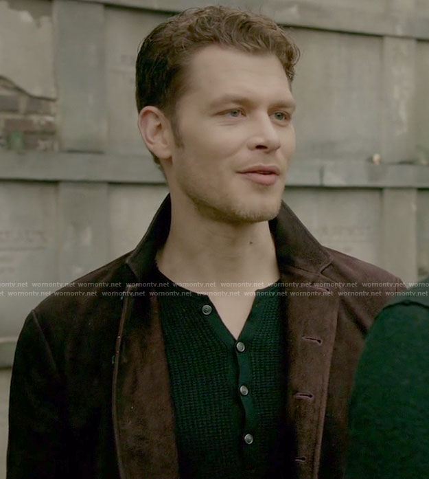 Klaus’s navy knitted henley on The Originals