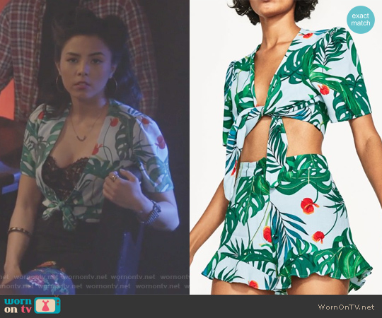 V-neck Floral Print with Short Sleeves and Front Tie worn by Amanda Weston (Anna Akana) on Stitchers