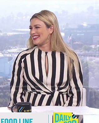 Carissa’s striped keyhole dress on E! News Daily Pop