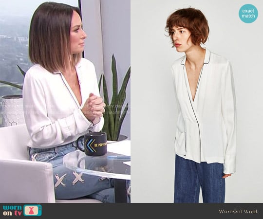 Zara Contrasting Pyjama Shirt worn by Catt Sadler on E! News