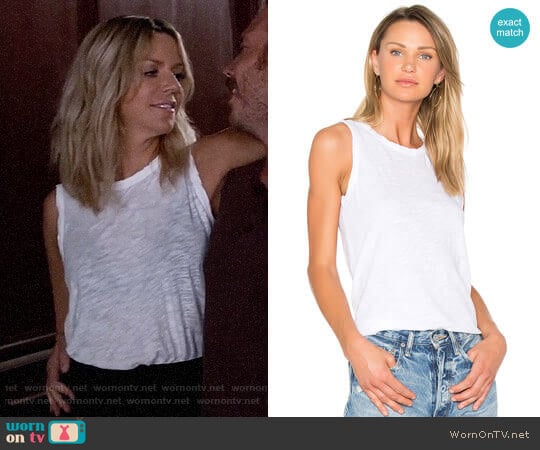 Current Elliott The Muscle Tee in Sugar worn by Mackenzie Murphy (Kaitlin Olson) on The Mick