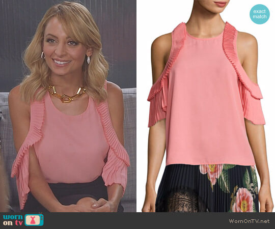 Delfi Collective Everly Pleated Cold-Shoulder Top worn by Portia Scott-Griffith (Nicole Richie) on Great News