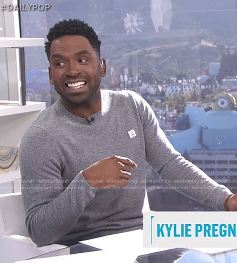 Justin’s grey sweater on E! News Daily Pop
