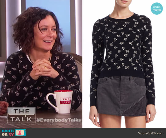 Marc Jacobs Floral-Print Cashmere Pullover worn by Sara Gilbert on The Talk