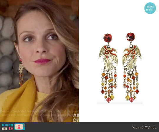 by Miranda Konstantinidou worn by Phoebe Wells (Beau Garrett) on Girlfriends Guide to Divorce