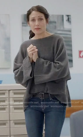 Abby’s grey oversized sweater on Girlfriends Guide to Divorce