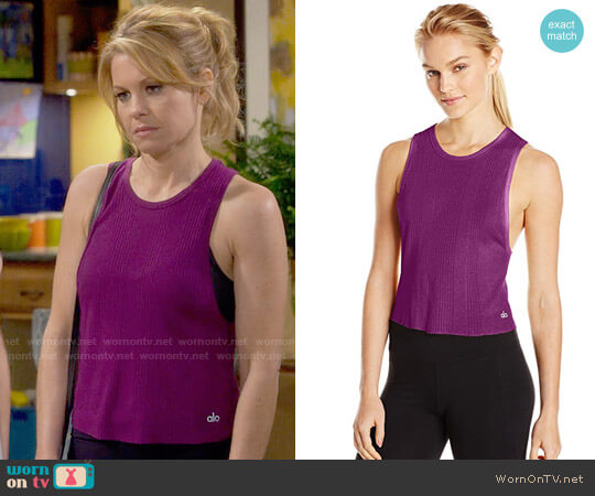 Alo Yoga Air Tank in Juneberry worn by DJ Tanner-Fuller (Candace Cameron Bure) on Fuller House