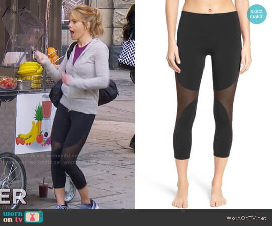 Alo Yoga Coast Capris worn by DJ Tanner-Fuller (Candace Cameron Bure) on Fuller House