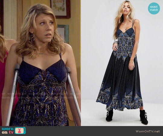 Free People Be My Baby Maxi Dress worn by Stephanie Tanner (Jodie Sweetin) on Fuller House