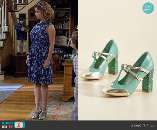 Banned Strut in the World T-Strap Heel in Seafoam from Modcloth worn by Kimmy Gibbler (Andrea Barber) on Fuller House