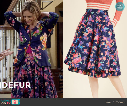 Modcloth Essence of Elan Midi Skirt worn by Kimmy Gibbler (Andrea Barber) on Fuller House