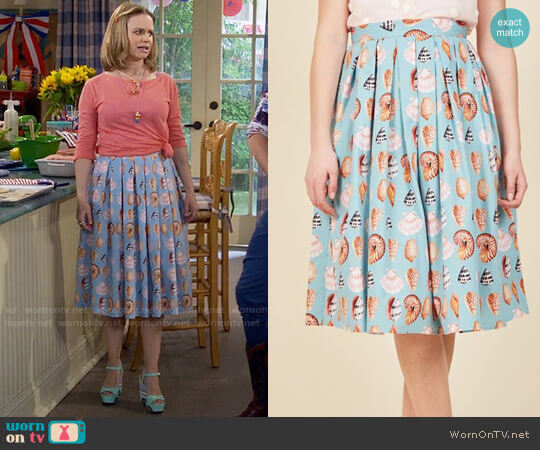 Modcloth Collect Your Thoughts Midi Skirt worn by Kimmy Gibbler (Andrea Barber) on Fuller House
