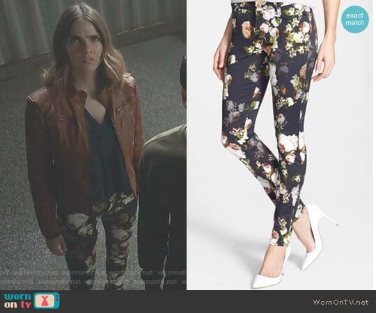 7 for All Mankind The Skinny Jeans in Nighttime Floral worn by Malia Tate (Shelley Hennig) on Teen Wolf