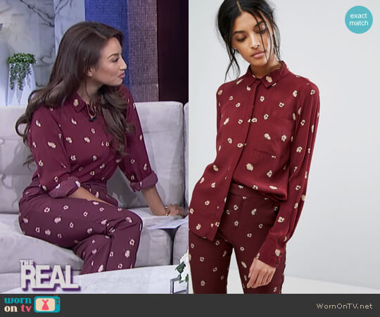 Gestuz Flower Shirt worn by Jeannie Mai on The Real
