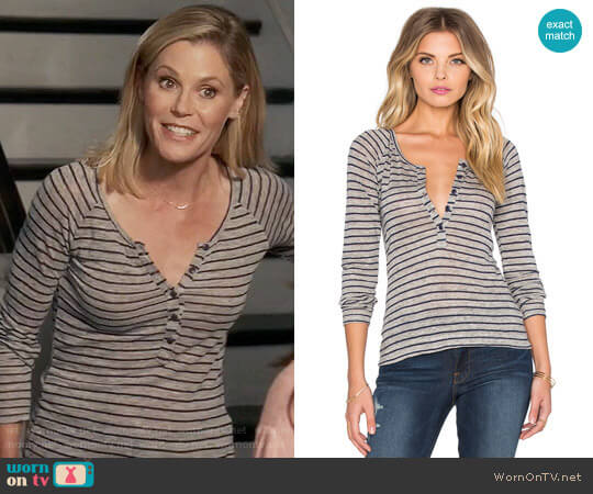 Frame Denim Le Henley Raglan Tee in Navy Stripe worn by Claire Dunphy (Julie Bowen) on Modern Family