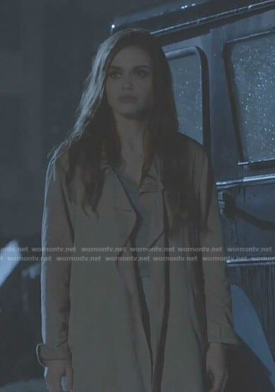 Lydia’s pink trench coat and cropped pants on Teen Wolf