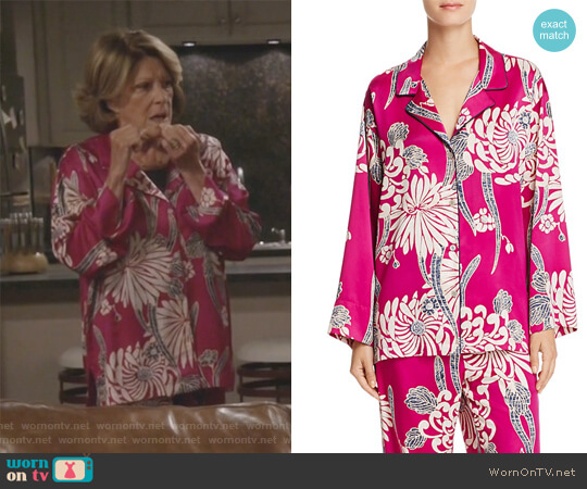 Natori Notch PJ Set worn by Judy Roberts (Linda Lavin) on 9JKL