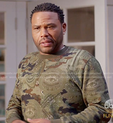 Andre’s camouflage and eye print sweatshirt on Black-ish