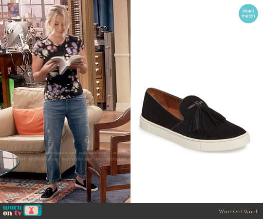 Frye Gemma Tassel Slip-On Sneaker worn by Penny Hofstadter (Kaley Cuoco) on The Big Bang Theory