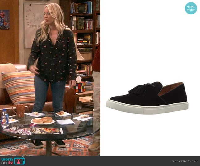 Frye Gemma Tassel Slip-On Sneaker worn by Penny Hofstadter (Kaley Cuoco) on The Big Bang Theory